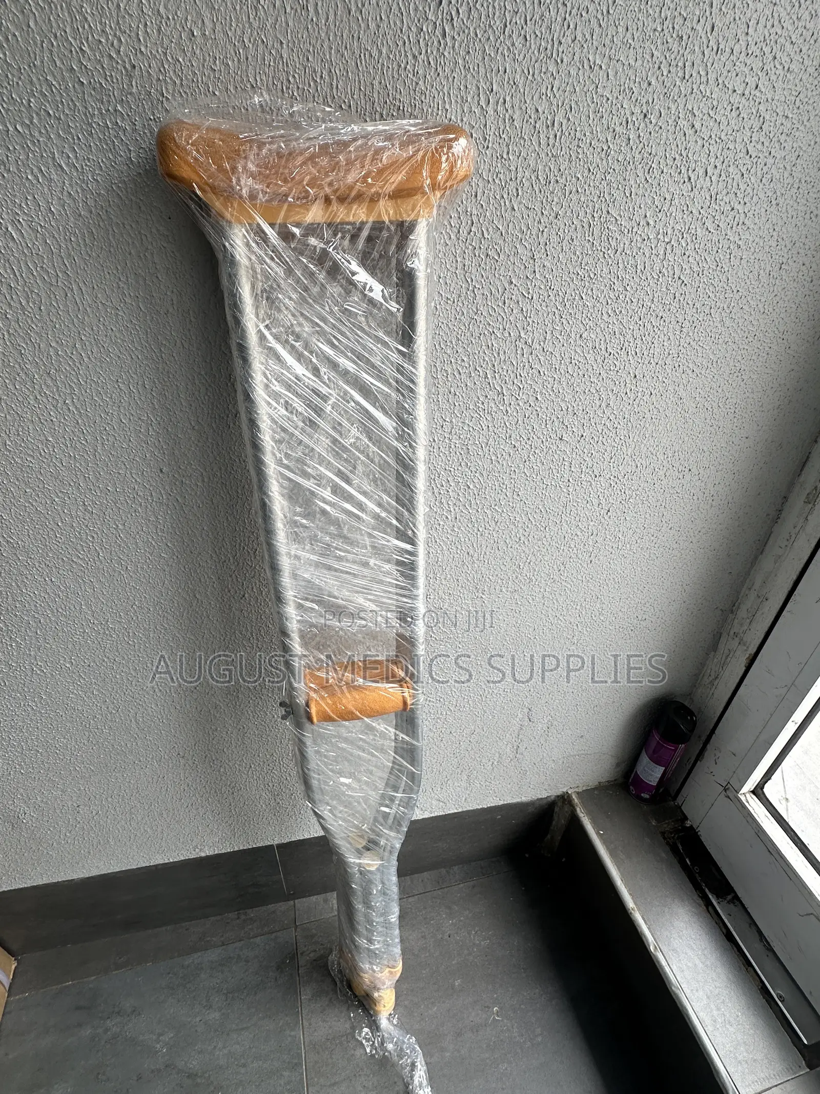 Armpit Crutches