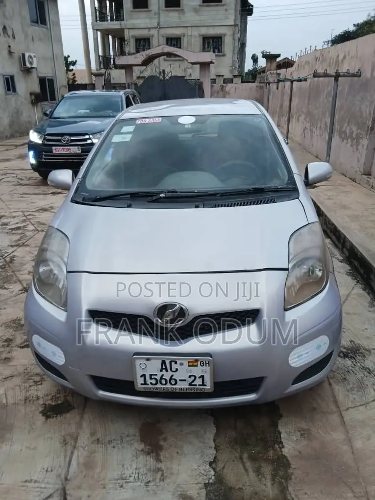 Toyota Vitz 1.3 AWD 3dr 2009 Silver