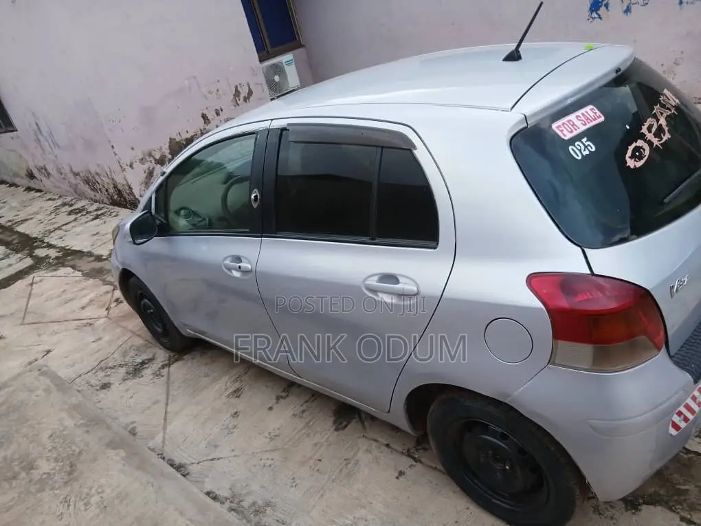 Toyota Vitz 1.3 AWD 3dr 2009 Silver