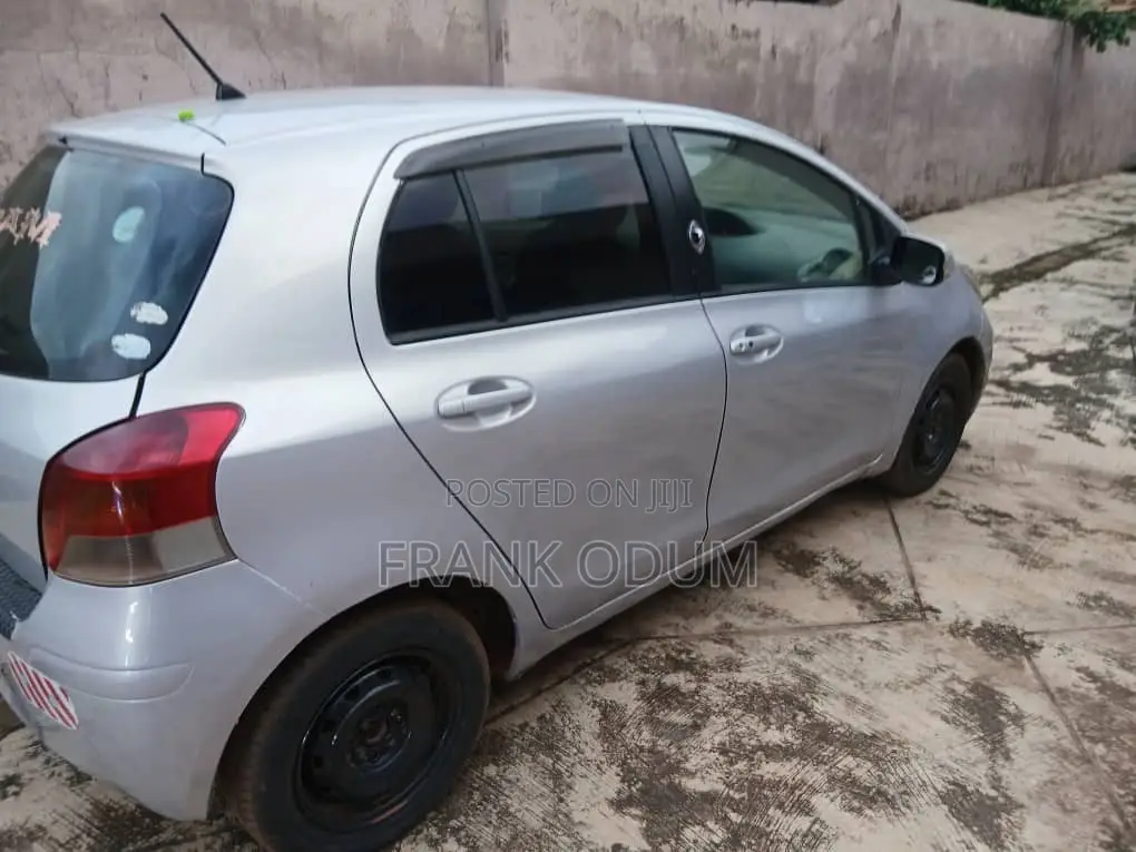 Toyota Vitz 1.3 AWD 3dr 2009 Silver