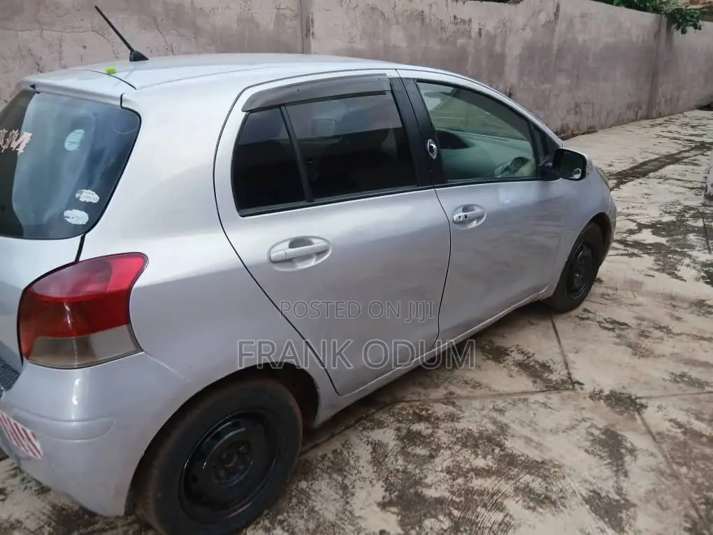 Toyota Vitz 1.3 AWD 3dr 2009 Silver