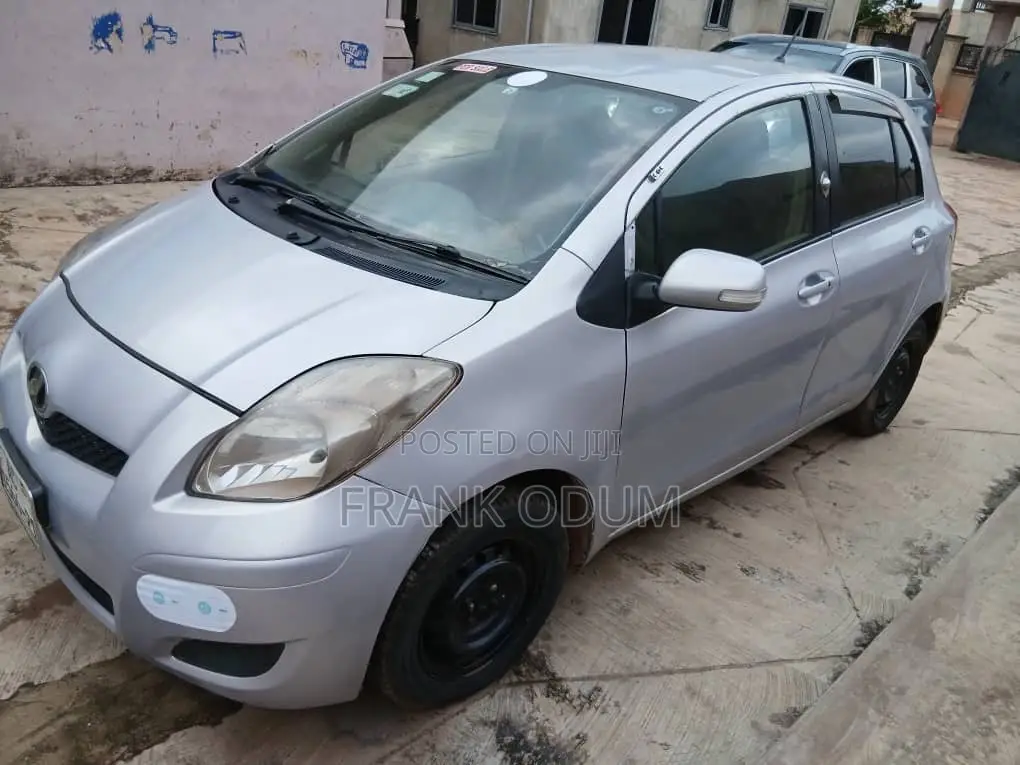 Toyota Vitz 1.3 AWD 3dr 2009 Silver