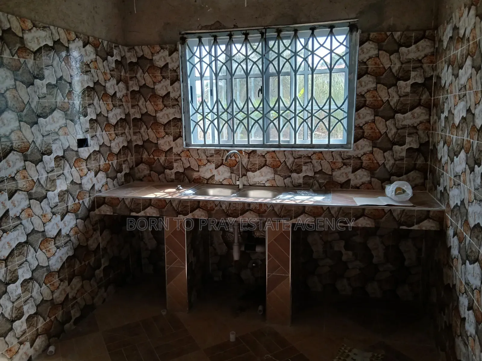 2bdrm Apartment in Born To Pray Estate, Ejisu-Juaben Municipal for rent