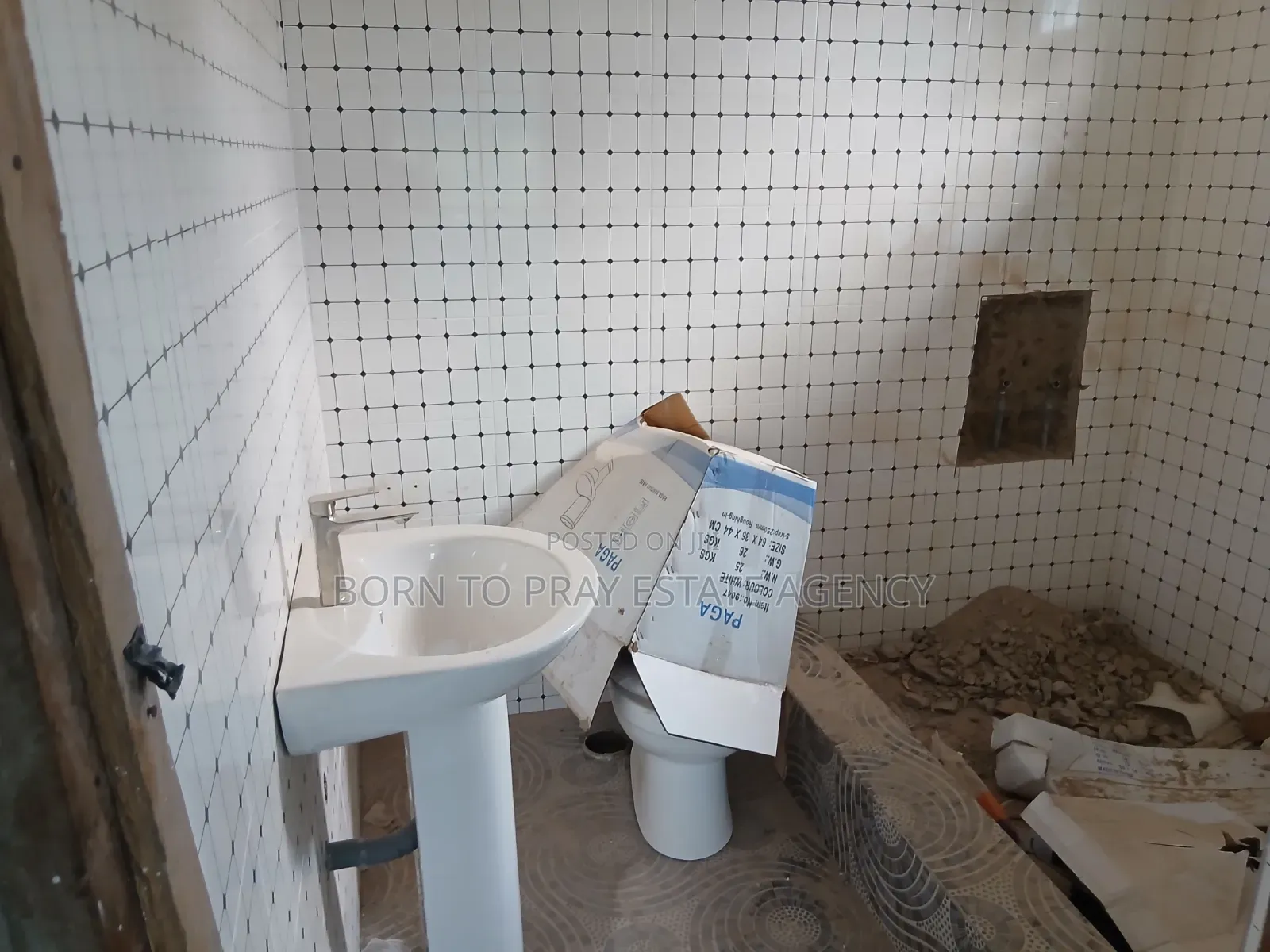 2bdrm Apartment in Born To Pray Estate, Ejisu-Juaben Municipal for rent