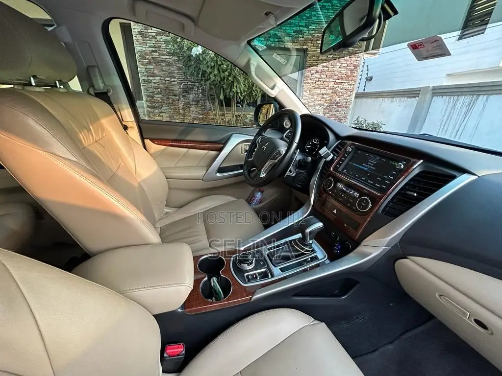 Mitsubishi Pajero Sport GLX 2017 Black