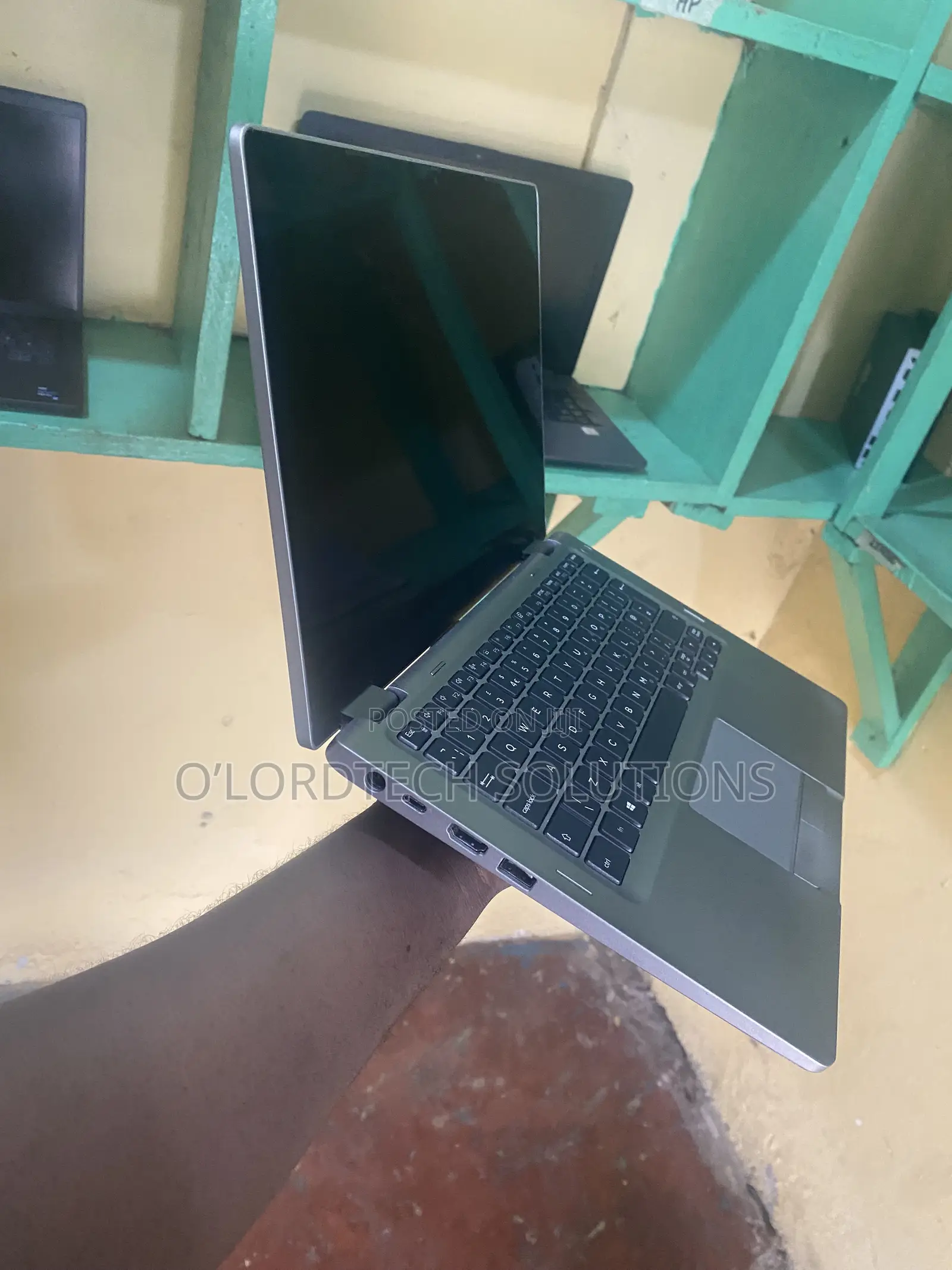 Laptop Dell Latitude 5310 2-in-1 16GB Intel Core i5 SSD 256GB