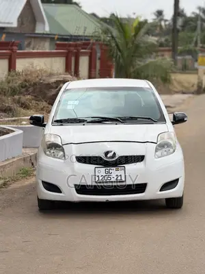 Toyota Vitz 1.3 AWD 3dr 2009 White