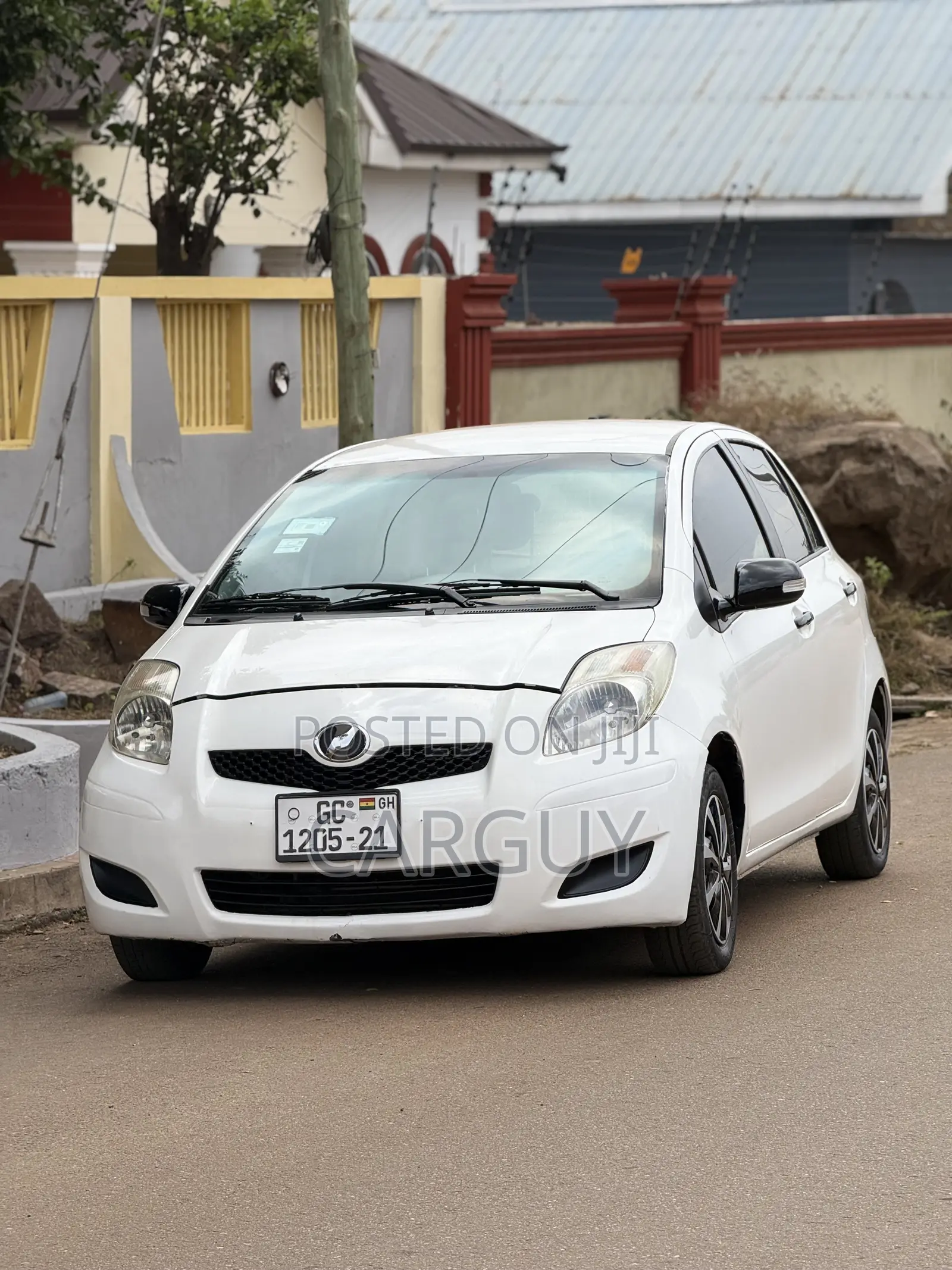 Toyota Vitz 1.3 AWD 3dr 2009 White