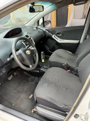 Toyota Vitz 1.3 AWD 3dr 2009 White