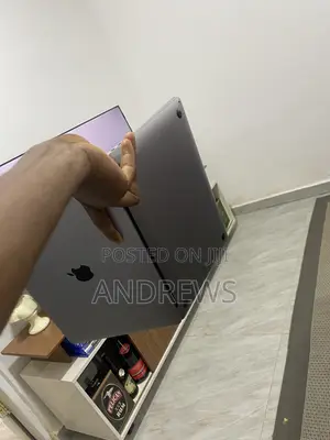New Laptop Apple MacBook Pro 8GB Apple M1 SSD 500GB