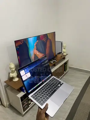 New Laptop Apple MacBook Pro 8GB Apple M1 SSD 500GB