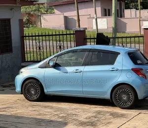 Toyota Vitz 1.3 FWD 5dr 2016 Blue