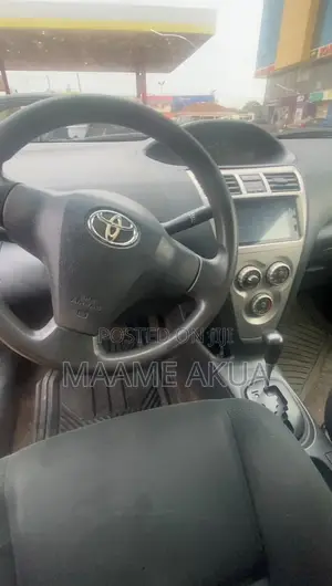 Toyota Yaris 2012 Gray