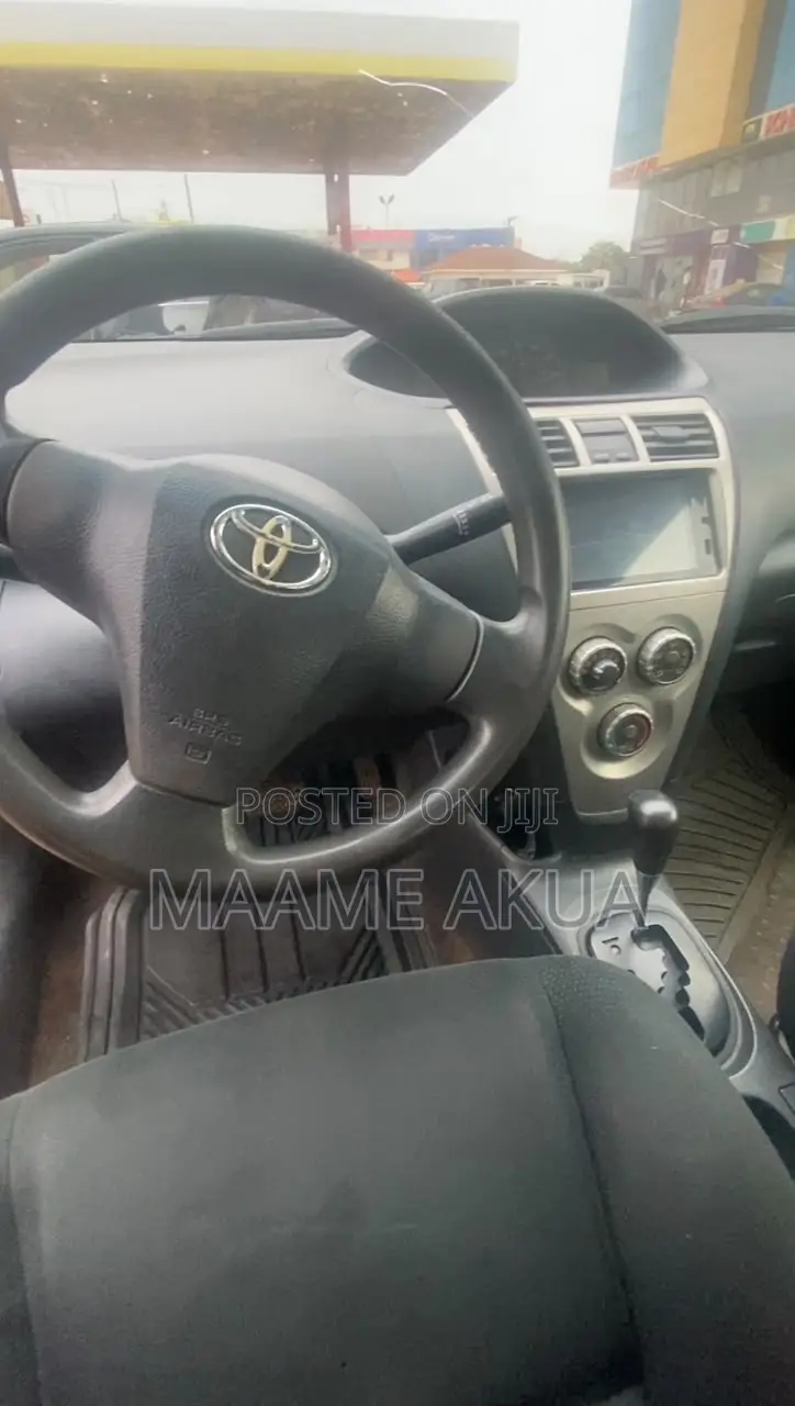 Toyota Yaris 2012 Gray