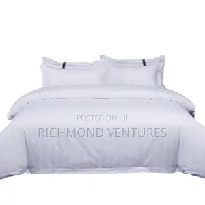 Clean Neat Available White Hotel Bedsheetsl (2 Bedsheet 4 Pillowcase