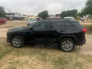Toyota RAV4 XLE Premium 2021 Black