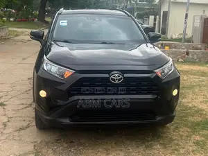 Toyota RAV4 XLE Premium 2021 Black