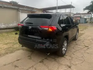 Toyota RAV4 XLE Premium 2021 Black