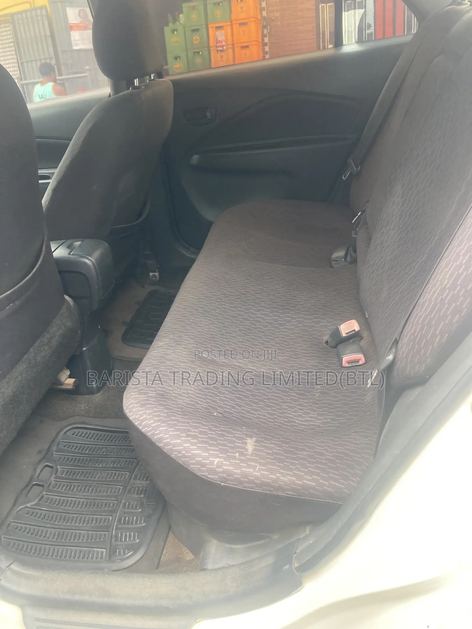 Toyota Yaris Base Sedan 4dr 2010 White