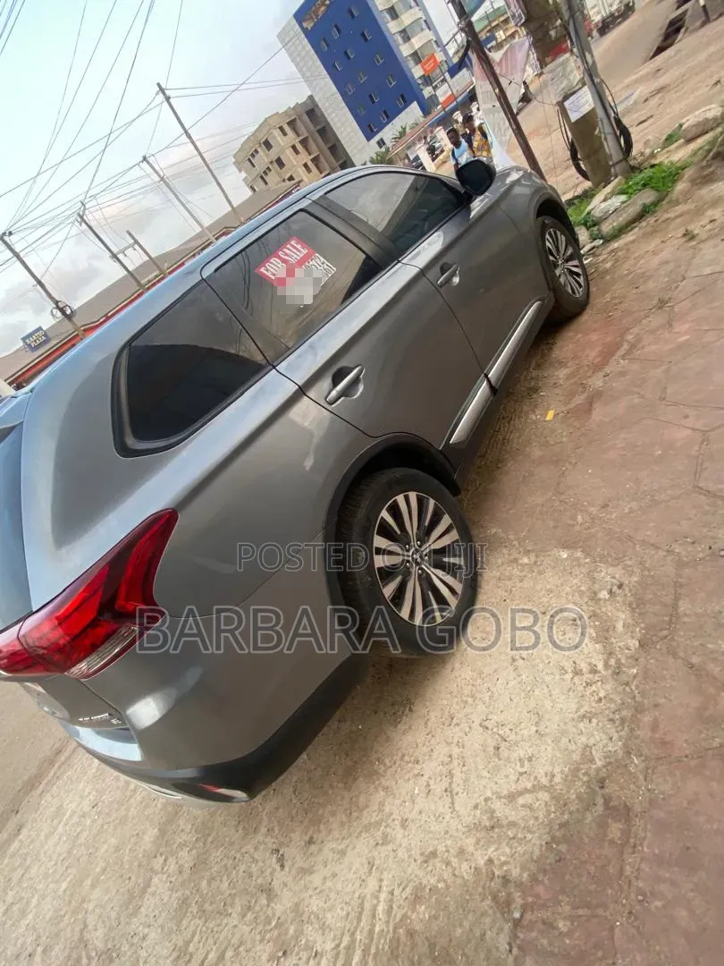 Mitsubishi Outlander 2019 Gray