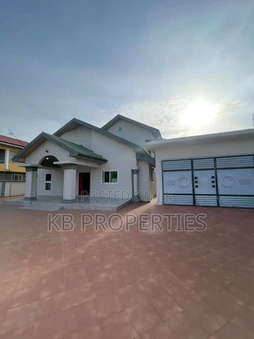 4bdrm House in Kb Properties, Baatsona Total for rent