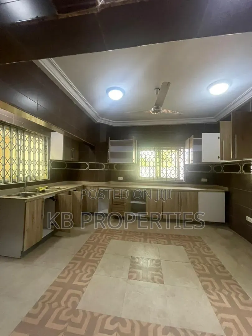4bdrm House in Kb Properties, Baatsona Total for rent