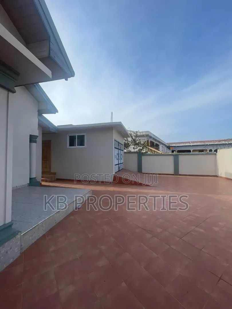 4bdrm House in Kb Properties, Baatsona Total for rent