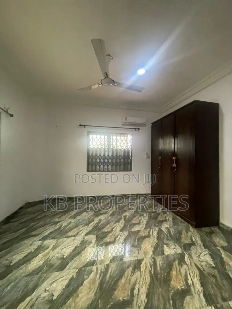4bdrm House in Kb Properties, Baatsona Total for rent