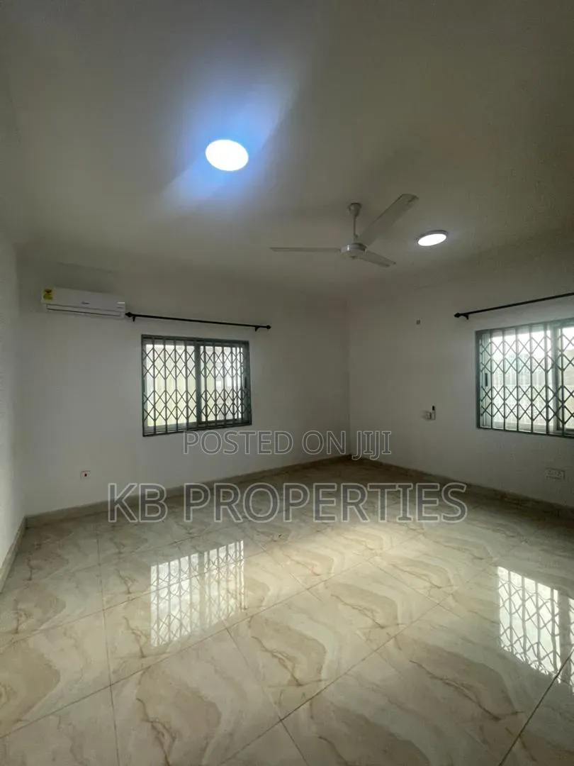 4bdrm House in Kb Properties, Baatsona Total for rent