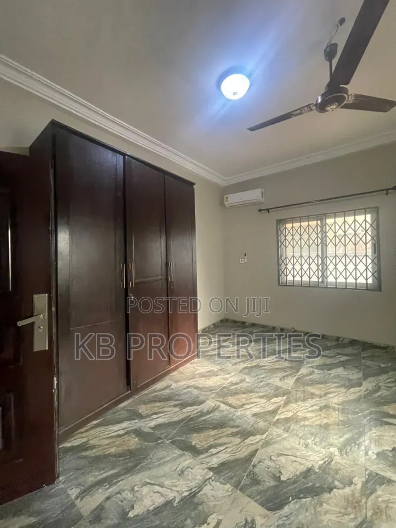 4bdrm House in Kb Properties, Baatsona Total for rent