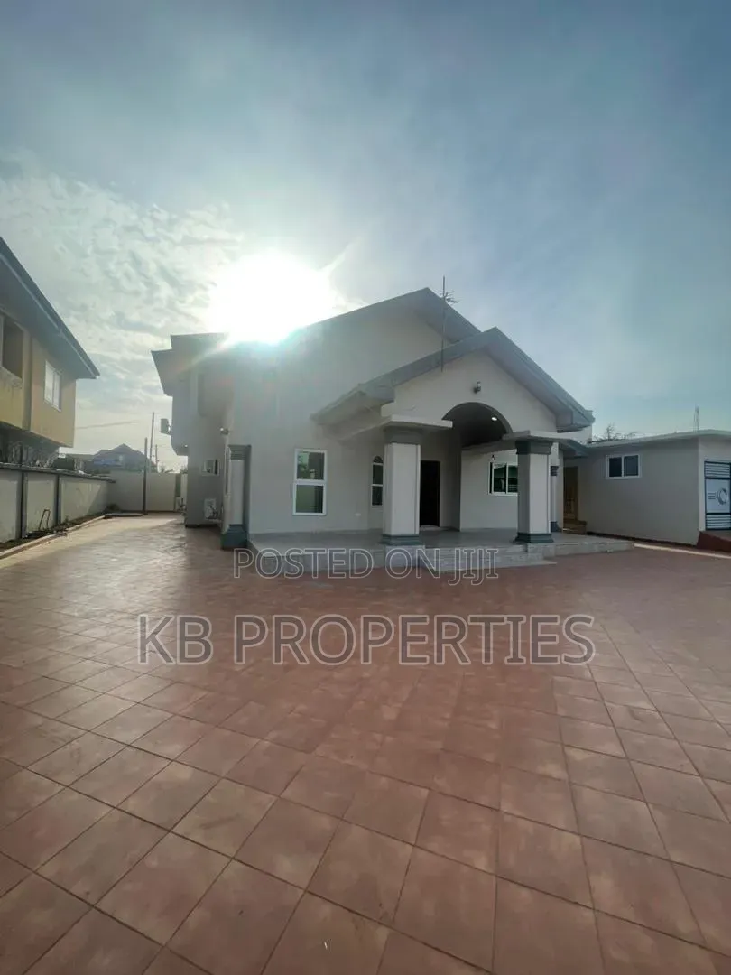 4bdrm House in Kb Properties, Baatsona Total for rent
