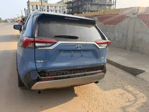 Toyota RAV4 XLE Premium AWD 2023 Blue