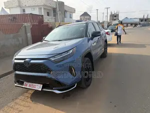 Toyota RAV4 XLE Premium AWD 2023 Blue