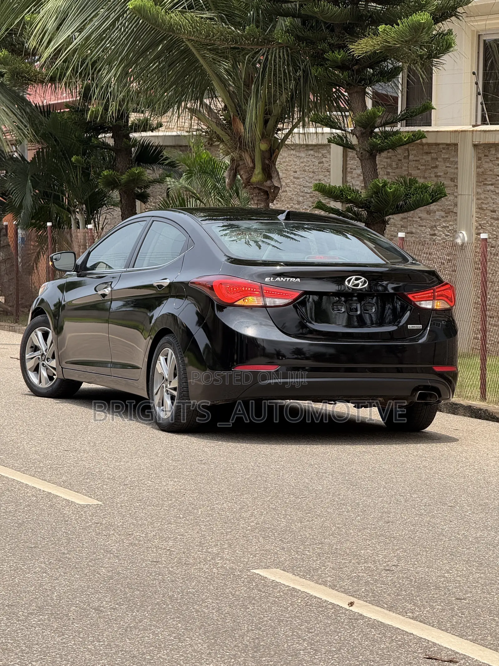Hyundai Elantra Limited Sedan FWD (1.8L 4cyl 6A) 2016 Black