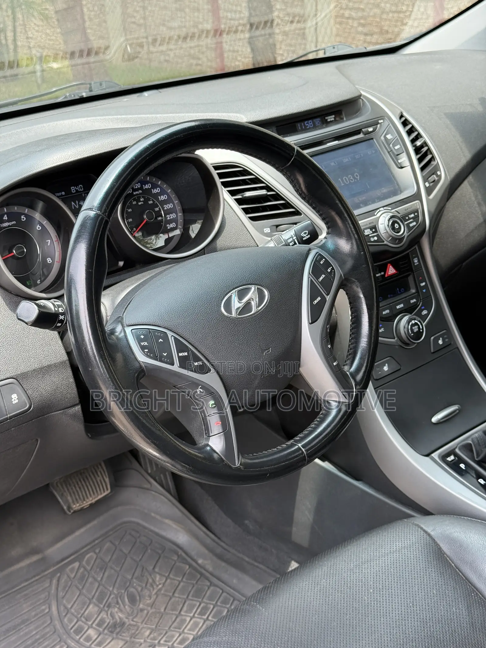 Hyundai Elantra Limited Sedan FWD (1.8L 4cyl 6A) 2016 Black