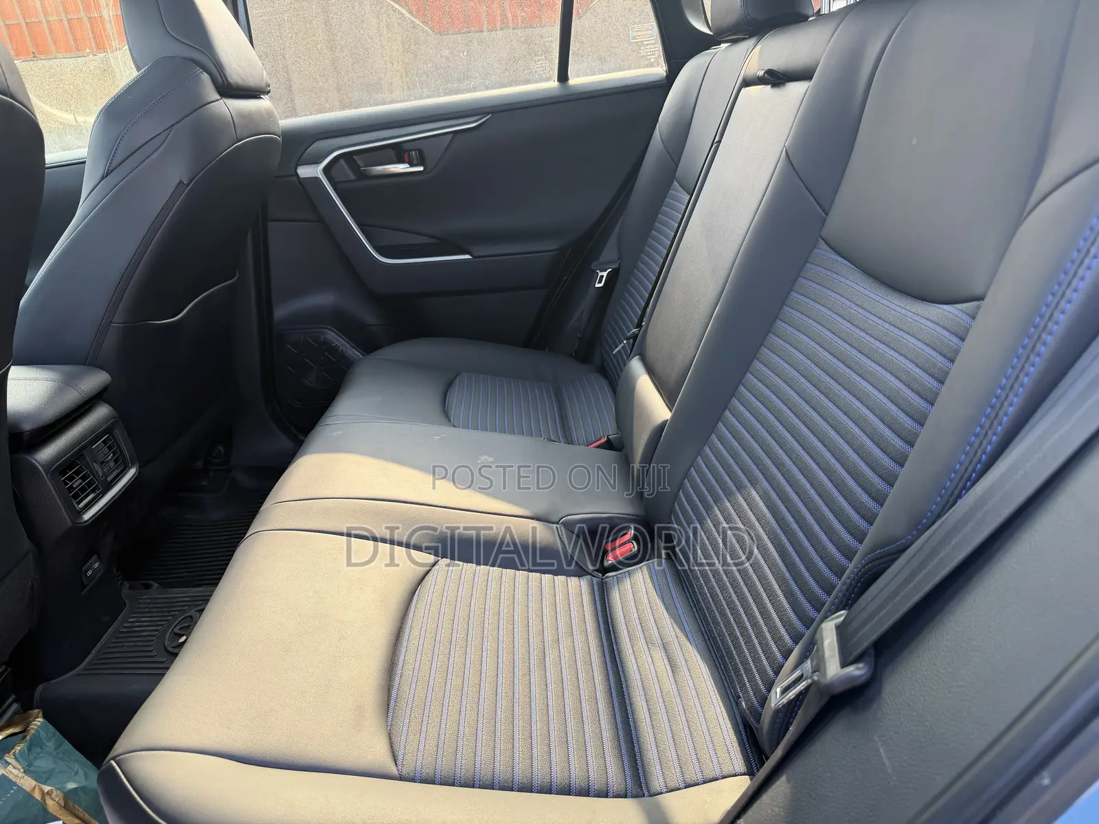Toyota RAV4 XLE Premium AWD 2023 Blue