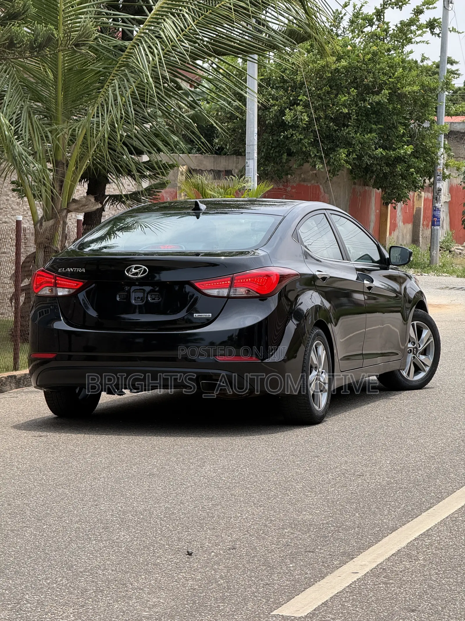 Hyundai Elantra Limited Sedan FWD (1.8L 4cyl 6A) 2016 Black