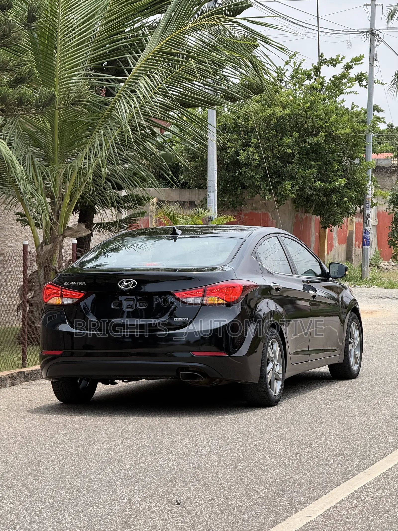 Hyundai Elantra Limited Sedan FWD (1.8L 4cyl 6A) 2016 Black