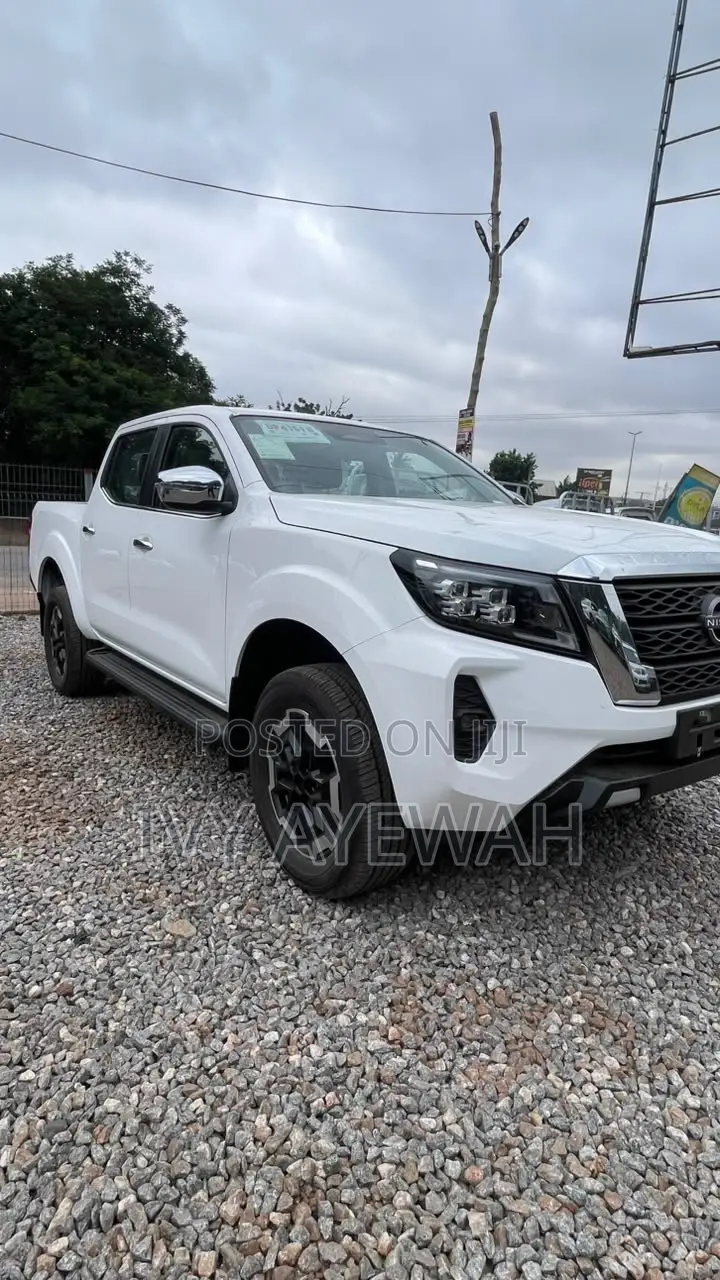 New Nissan Navara 2025 White