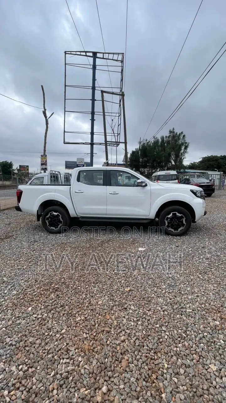 New Nissan Navara 2025 White