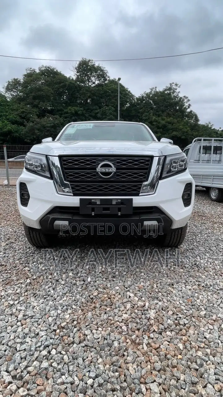 New Nissan Navara 2025 White