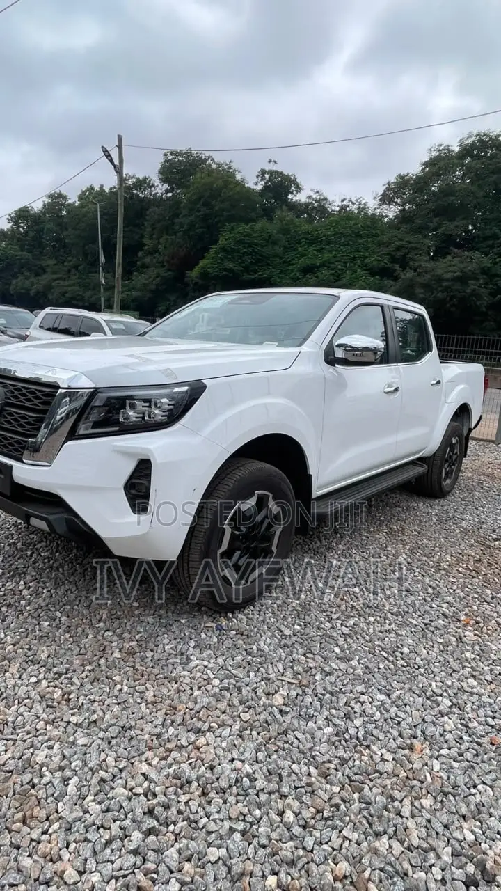 New Nissan Navara 2025 White