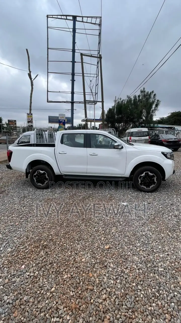 New Nissan Navara 2025 White