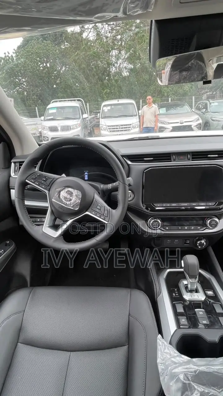 New Nissan Navara 2025 White
