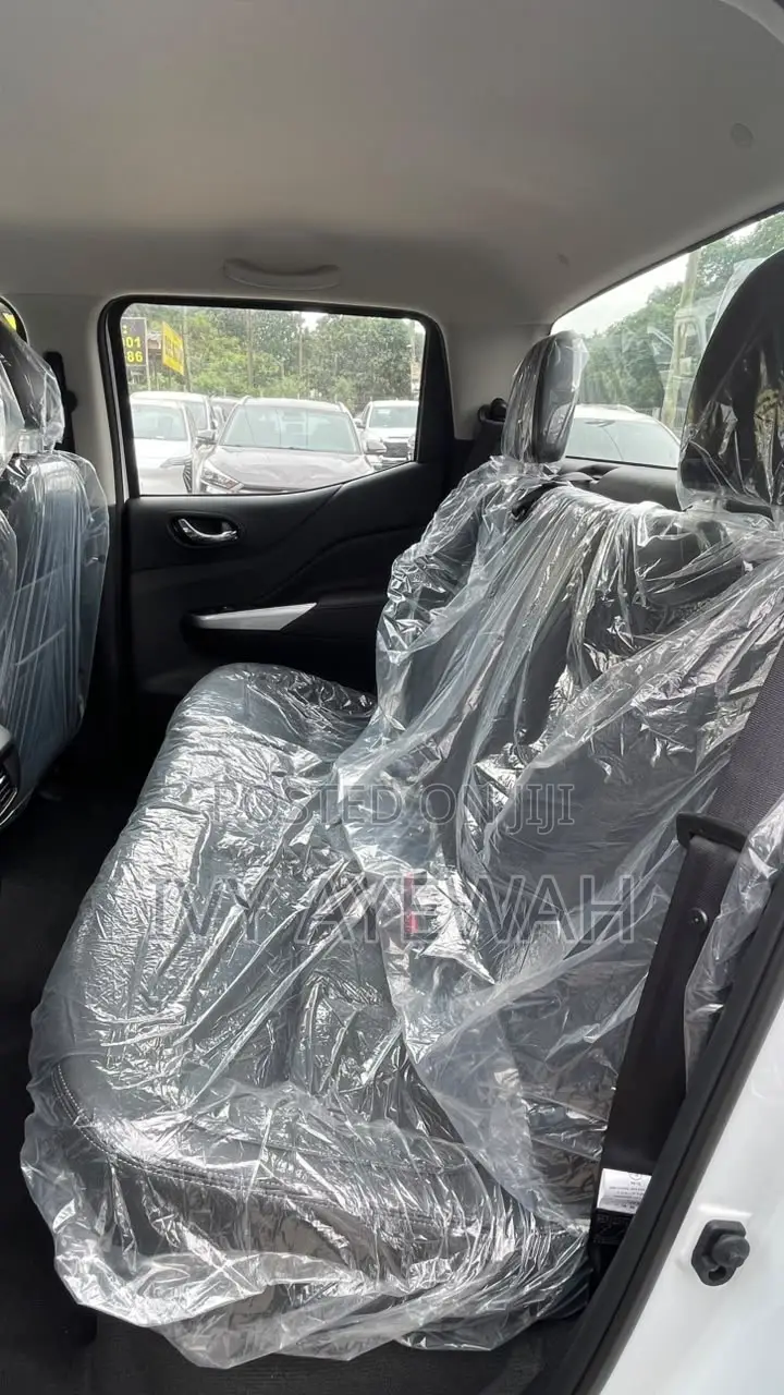 New Nissan Navara 2025 White