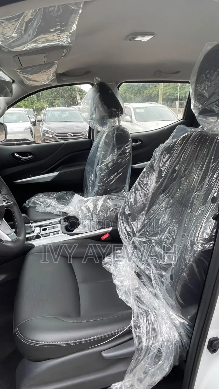 New Nissan Navara 2025 White
