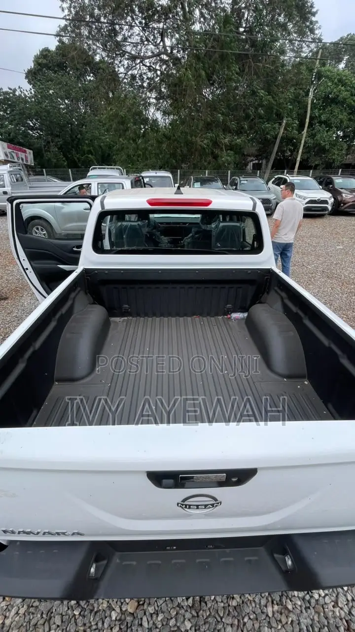 New Nissan Navara 2025 White