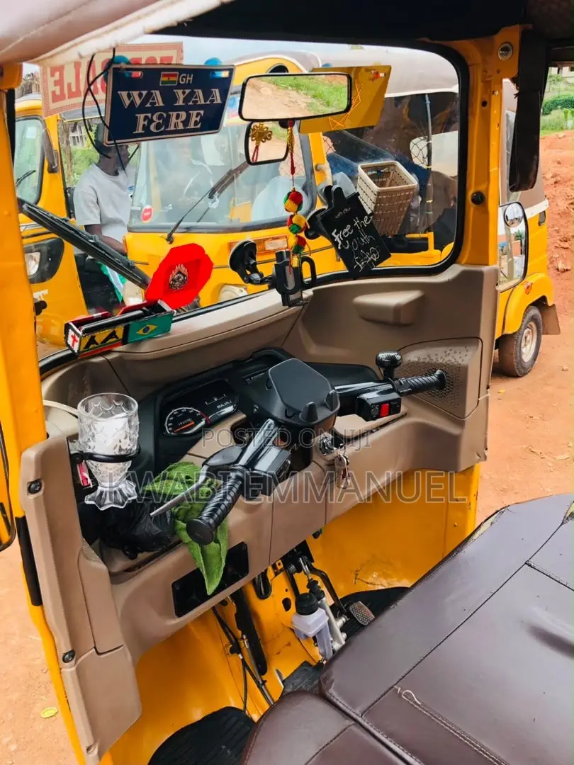 New Bajaj RE 2026 Yellow