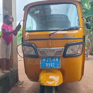 TVS King Deluxe Plus iTouch Start 2025 Yellow