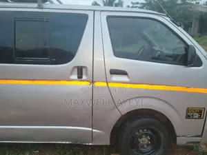 Toyota HiAce 2013 Beige